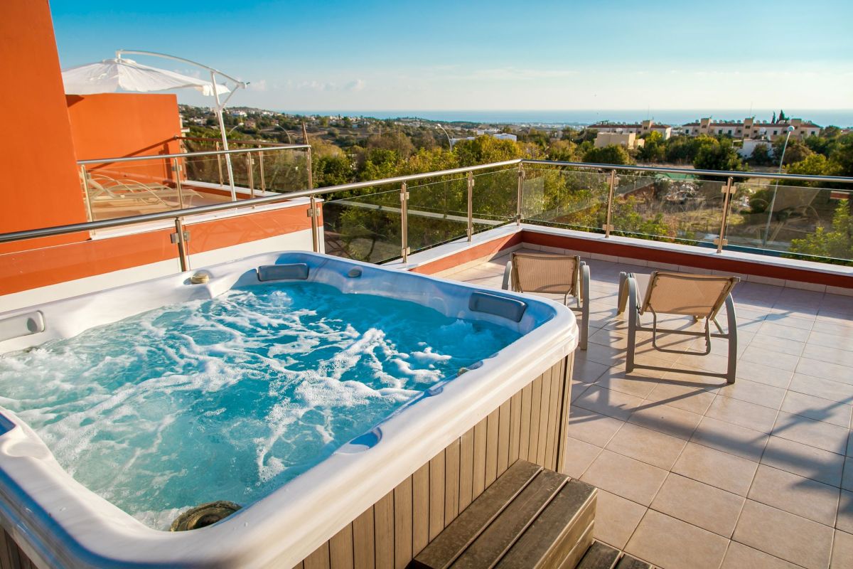 spa pool with tiled area